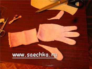 Игрушка из варежки