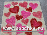 Коврик с сердечками за дверью