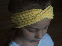 Вязаная спицами повязка на голову